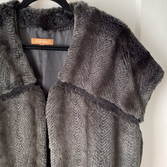 ELLEN TRACY faux fur shrug - Picture 2 of 3